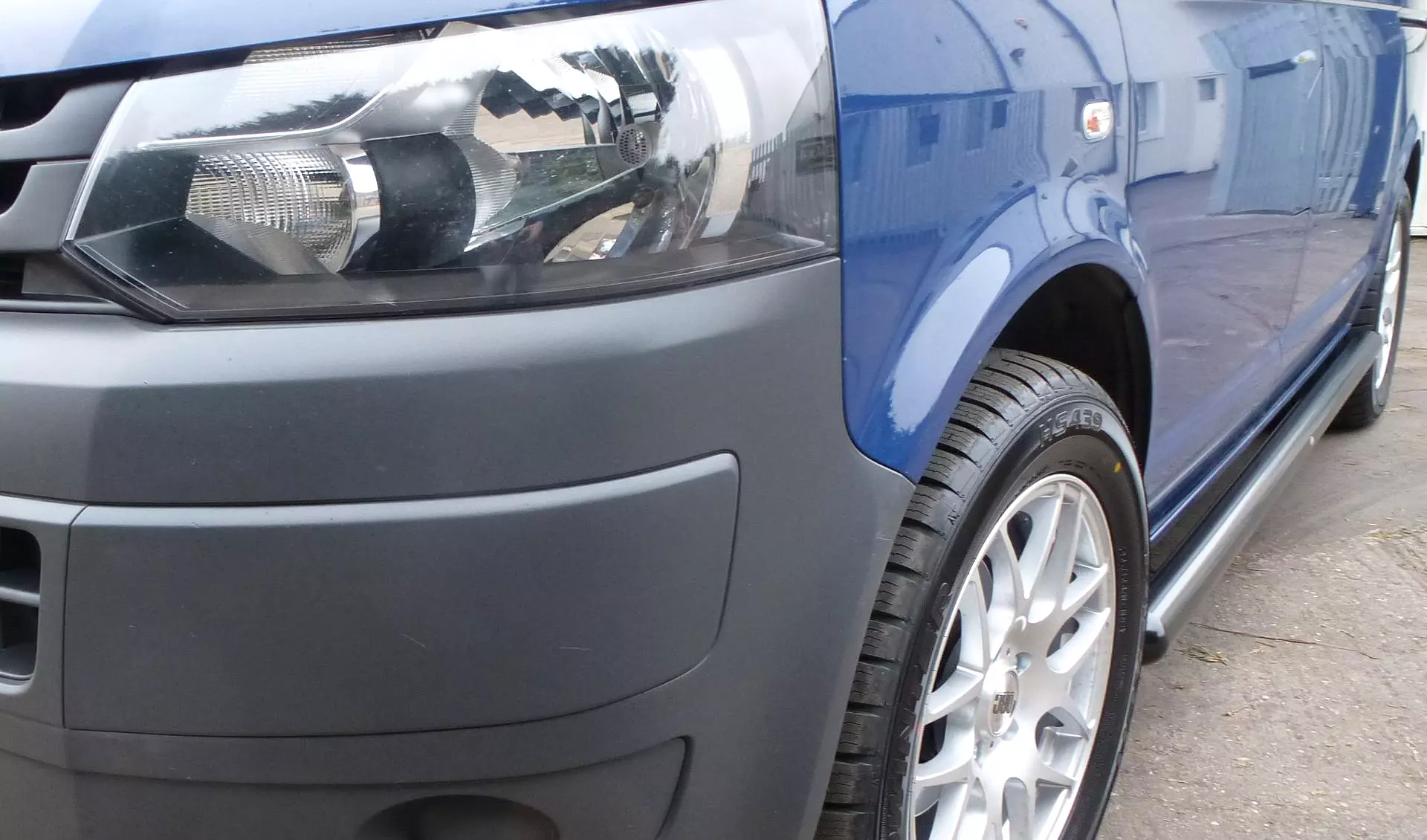 Black Side Bars with Rounded Ends for Volkswagen Transporter T5 LWB