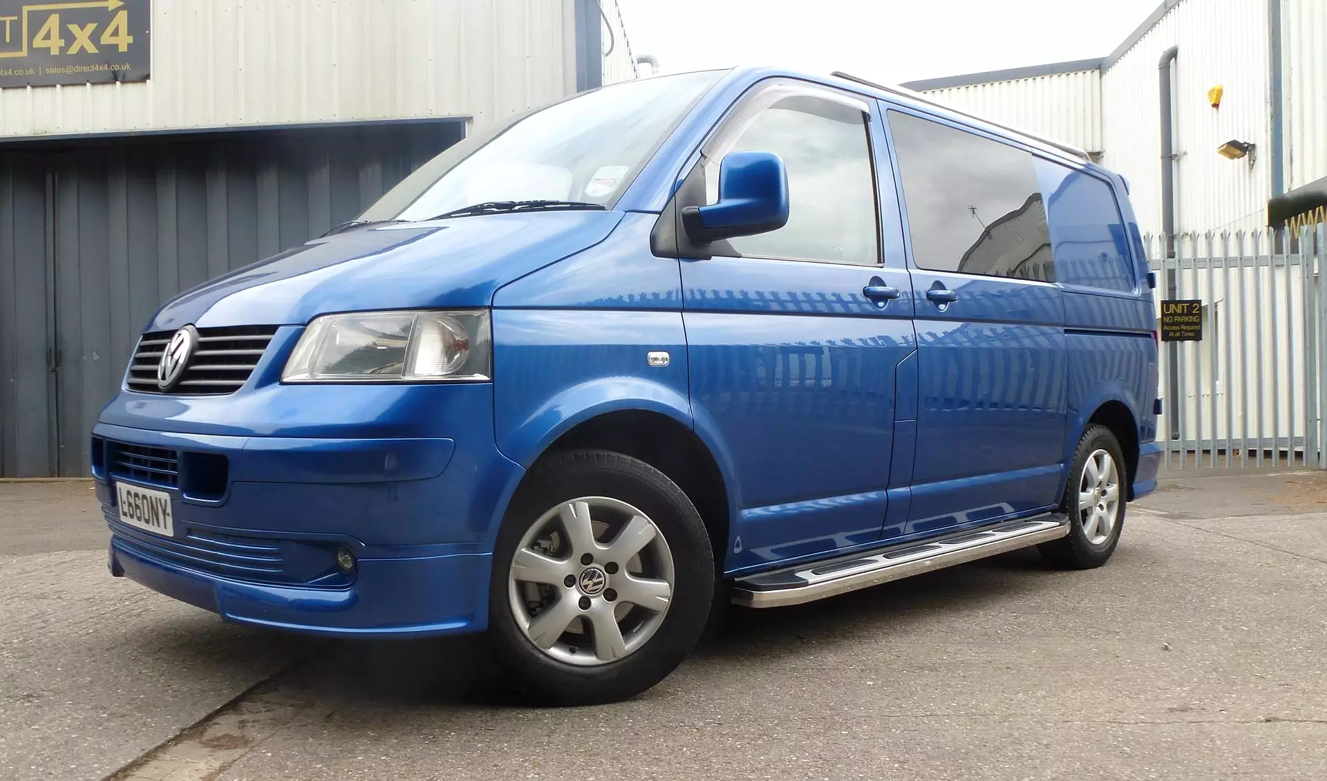 Suburban Side Steps Running Boards for Volkswagen Transporter T5 SWB